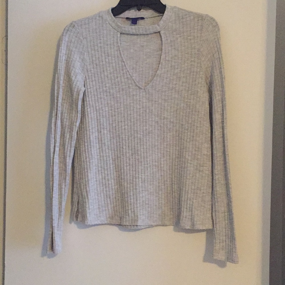 Long-sleeved top
